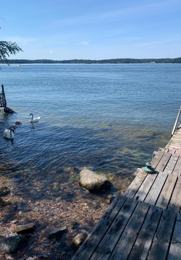 Вилла Charmig Stuga Av Rustik Stil I Stockholms Omrade Экстерьер фото